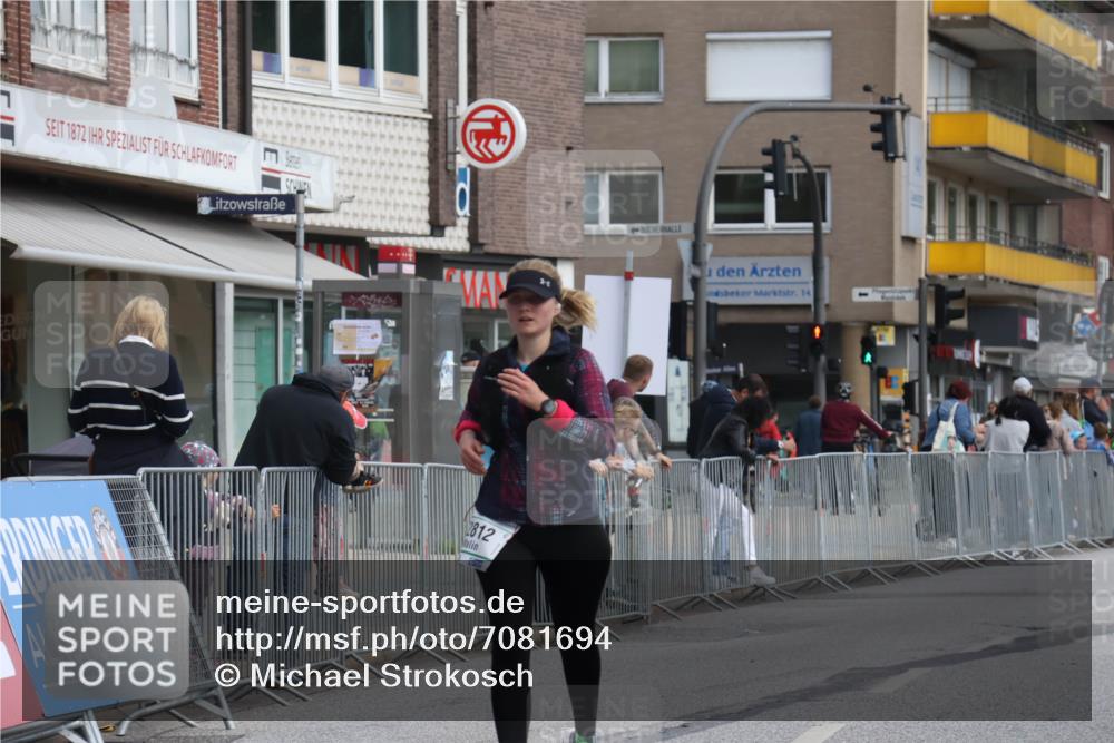 15.09.2024 - PSD Bank Halbmarathon Michael Strokosch http://msf.ph/oto/7081694 15.09.2024 12:27:05 Ziel 2113, 2812, 3249 meine-sportfotos.de