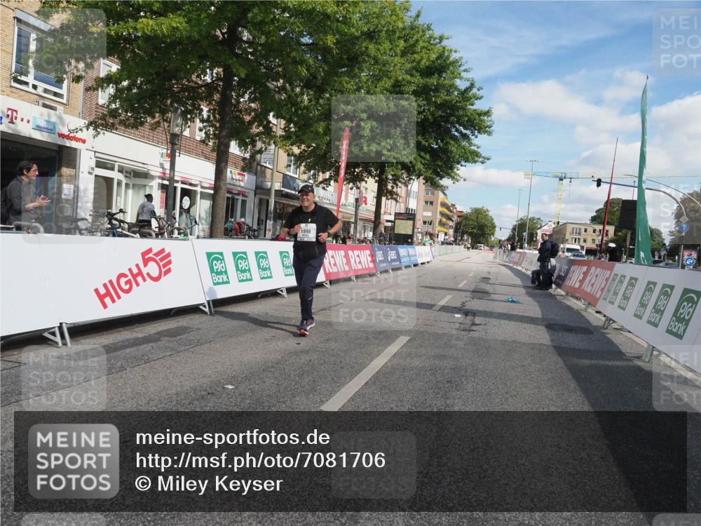 15.09.2024 - PSD Bank Halbmarathon Miley Keyser http://msf.ph/oto/7081706 15.09.2024 13:04:35 Ziel 1898 meine-sportfotos.de