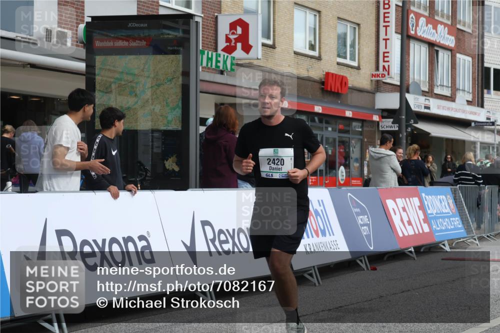 15.09.2024 - PSD Bank Halbmarathon Michael Strokosch http://msf.ph/oto/7082167 15.09.2024 12:27:52 Ziel 1858, 2322, 2420, 3073, 3284 meine-sportfotos.de