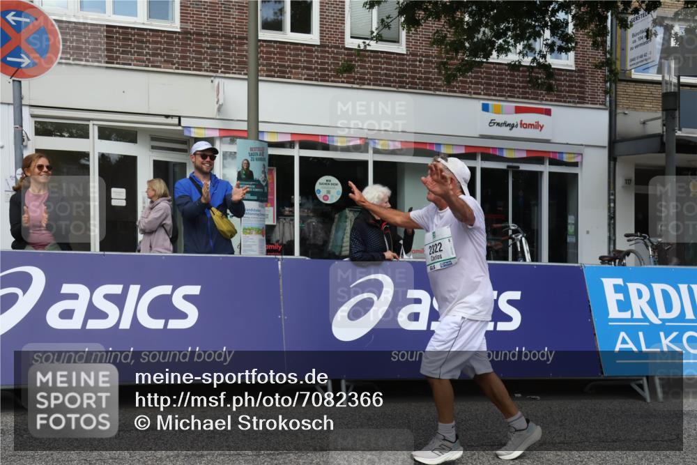 15.09.2024 - PSD Bank Halbmarathon Michael Strokosch http://msf.ph/oto/7082366 15.09.2024 12:28:05 Ziel 1858, 2322, 2439, 2441, 3073, 3327 meine-sportfotos.de