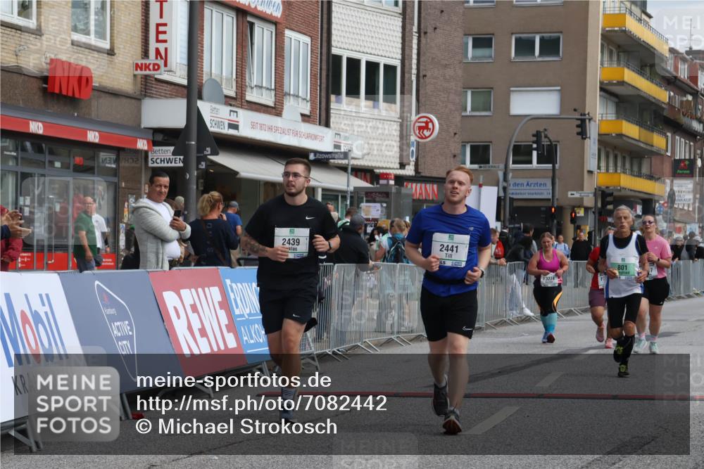 15.09.2024 - PSD Bank Halbmarathon Michael Strokosch http://msf.ph/oto/7082442 15.09.2024 12:28:11 Ziel 2322, 2392, 2439, 2441, 3017, 3121, 3274, 3327 meine-sportfotos.de
