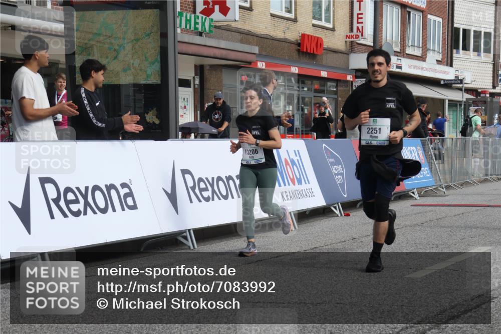 15.09.2024 - PSD Bank Halbmarathon Michael Strokosch http://msf.ph/oto/7083992 15.09.2024 12:30:22 Ziel 2111, 2251, 2299, 2447, 3206, 3261, 3276, 3346 meine-sportfotos.de