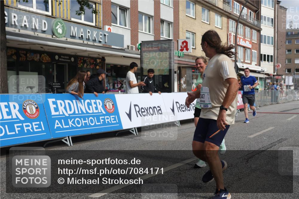 15.09.2024 - PSD Bank Halbmarathon Michael Strokosch http://msf.ph/oto/7084171 15.09.2024 12:30:41 Ziel 2152, 2347, 3134, 3352 meine-sportfotos.de