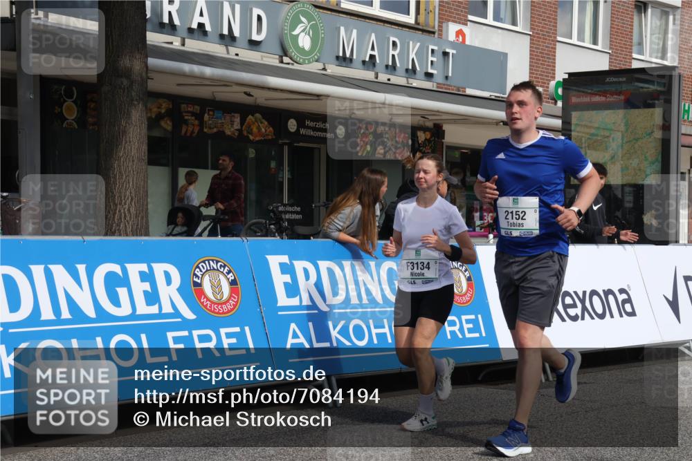 15.09.2024 - PSD Bank Halbmarathon Michael Strokosch http://msf.ph/oto/7084194 15.09.2024 12:30:44 Ziel 2152, 2261, 2347, 3134, 3312, 3352 meine-sportfotos.de