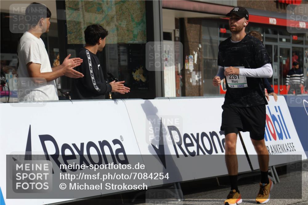 15.09.2024 - PSD Bank Halbmarathon Michael Strokosch http://msf.ph/oto/7084254 15.09.2024 12:30:52 Ziel 2152, 2261, 3134, 3211, 3279, 3312, 3414 meine-sportfotos.de