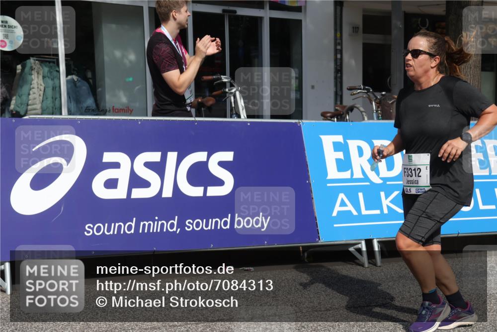 15.09.2024 - PSD Bank Halbmarathon Michael Strokosch http://msf.ph/oto/7084313 15.09.2024 12:30:56 Ziel 2259, 2261, 3211, 3279, 3312, 3414, 3416, 3542 meine-sportfotos.de