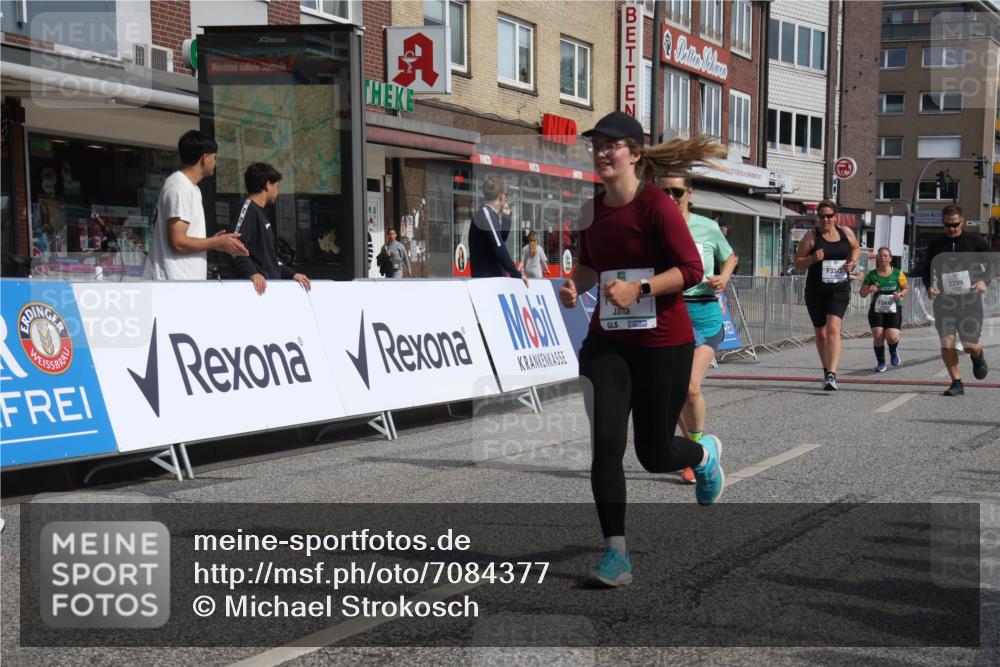 15.09.2024 - PSD Bank Halbmarathon Michael Strokosch http://msf.ph/oto/7084377 15.09.2024 12:31:00 Ziel 2259, 2261, 2858, 3089, 3211, 3279, 3312, 3414, 3416, 3542 meine-sportfotos.de