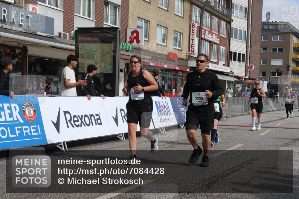 15.09.2024 - PSD Bank Halbmarathon Michael Strokosch http://msf.ph/oto/7084428 15.09.2024 12:31:04 Ziel 1948, 1961, 2259, 2858, 3089, 3211, 3279, 3312, 3414, 3416, 3486, 3542 meine-sportfotos.de