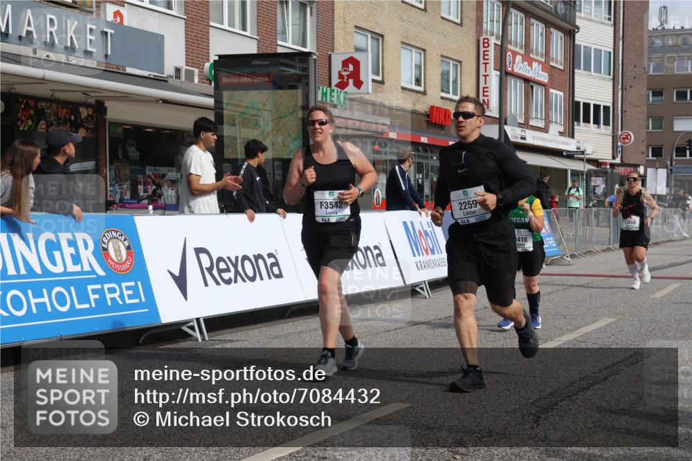 15.09.2024 - PSD Bank Halbmarathon Michael Strokosch http://msf.ph/oto/7084432 15.09.2024 12:31:04 Ziel 1948, 1961, 2259, 2858, 3089, 3211, 3279, 3312, 3414, 3416, 3486, 3542 meine-sportfotos.de