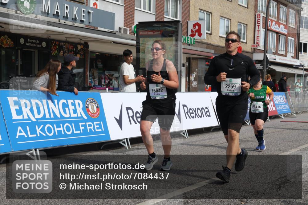 15.09.2024 - PSD Bank Halbmarathon Michael Strokosch http://msf.ph/oto/7084437 15.09.2024 12:31:04 Ziel 1948, 1961, 2259, 2858, 3089, 3211, 3279, 3312, 3414, 3416, 3486, 3542 meine-sportfotos.de
