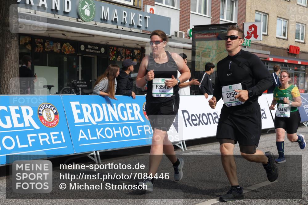 15.09.2024 - PSD Bank Halbmarathon Michael Strokosch http://msf.ph/oto/7084446 15.09.2024 12:31:05 Ziel 1948, 1961, 2259, 2858, 3089, 3211, 3279, 3414, 3416, 3486, 3542 meine-sportfotos.de