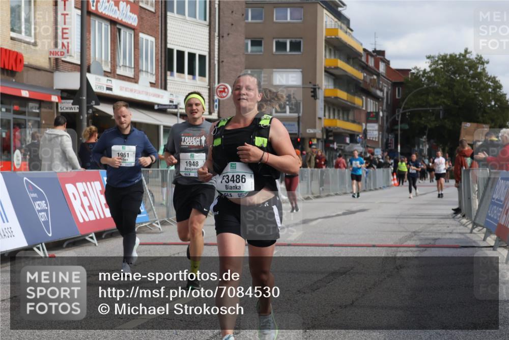 15.09.2024 - PSD Bank Halbmarathon Michael Strokosch http://msf.ph/oto/7084530 15.09.2024 12:31:12 Ziel 1948, 1961, 2259, 2858, 3089, 3309, 3416, 3486, 3542 meine-sportfotos.de