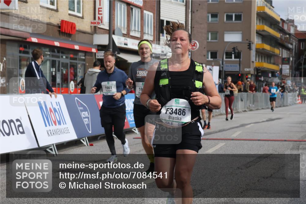 15.09.2024 - PSD Bank Halbmarathon Michael Strokosch http://msf.ph/oto/7084541 15.09.2024 12:31:13 Ziel 1948, 1961, 2259, 2858, 3089, 3309, 3416, 3486, 3542 meine-sportfotos.de