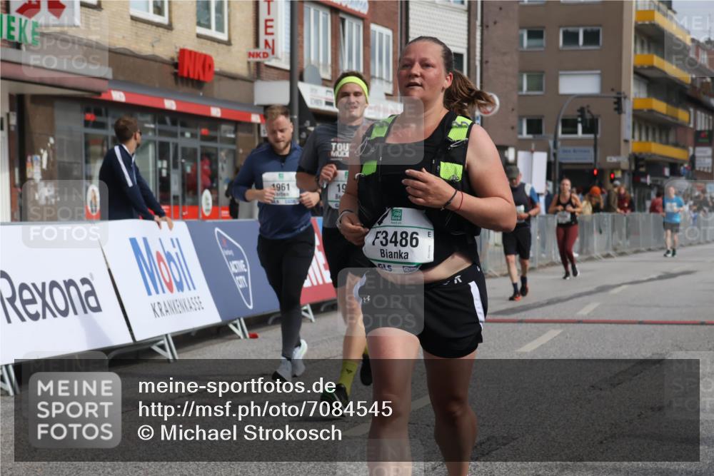 15.09.2024 - PSD Bank Halbmarathon Michael Strokosch http://msf.ph/oto/7084545 15.09.2024 12:31:13 Ziel 1948, 1961, 2259, 2858, 3089, 3309, 3416, 3486, 3542 meine-sportfotos.de