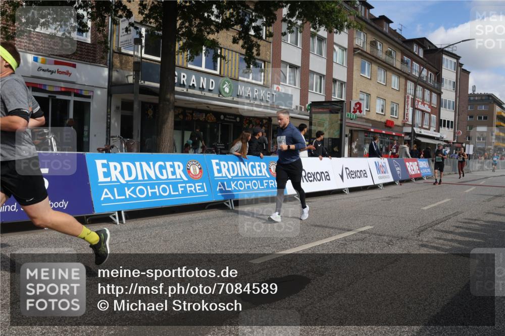 15.09.2024 - PSD Bank Halbmarathon Michael Strokosch http://msf.ph/oto/7084589 15.09.2024 12:31:16 Ziel 1948, 1961, 2858, 3089, 3309, 3486 meine-sportfotos.de