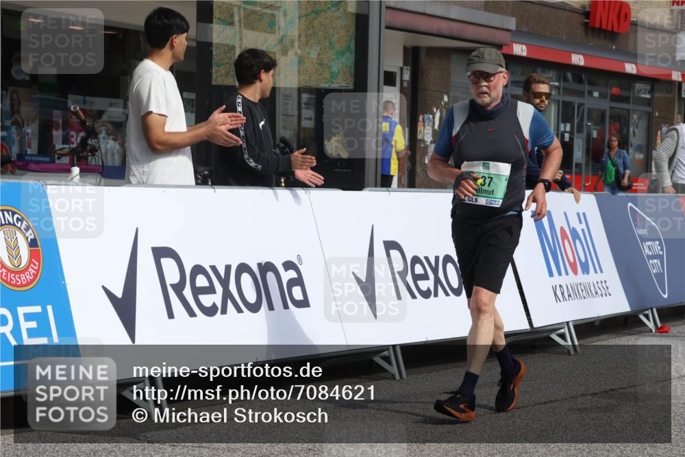 15.09.2024 - PSD Bank Halbmarathon Michael Strokosch http://msf.ph/oto/7084621 15.09.2024 12:31:19 Ziel 1866, 1948, 1961, 2068, 2887, 3089, 3309, 3486 meine-sportfotos.de