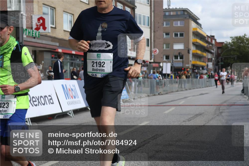 15.09.2024 - PSD Bank Halbmarathon Michael Strokosch http://msf.ph/oto/7084924 15.09.2024 12:31:47 Ziel 2192, 2352, 2358, 2423, 3014, 3203, 3207, 3291, 3356, 3541 meine-sportfotos.de
