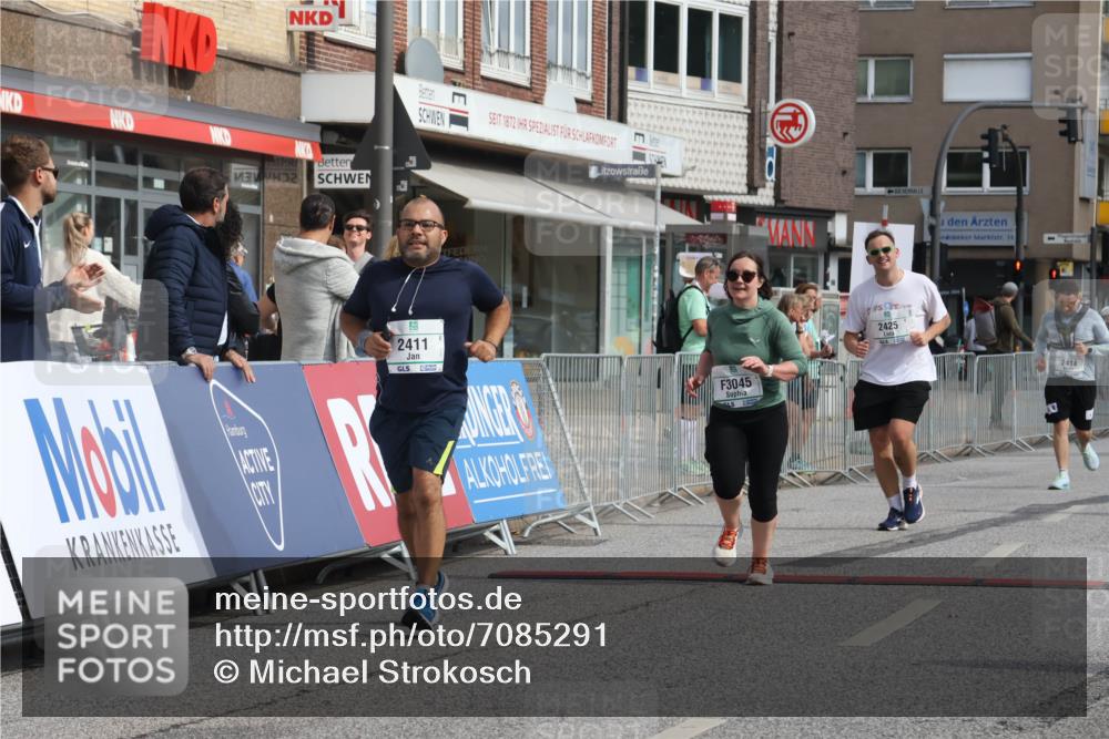 15.09.2024 - PSD Bank Halbmarathon Michael Strokosch http://msf.ph/oto/7085291 15.09.2024 12:32:36 Ziel 2411, 2414, 2425, 3045, 3358, 3368 meine-sportfotos.de