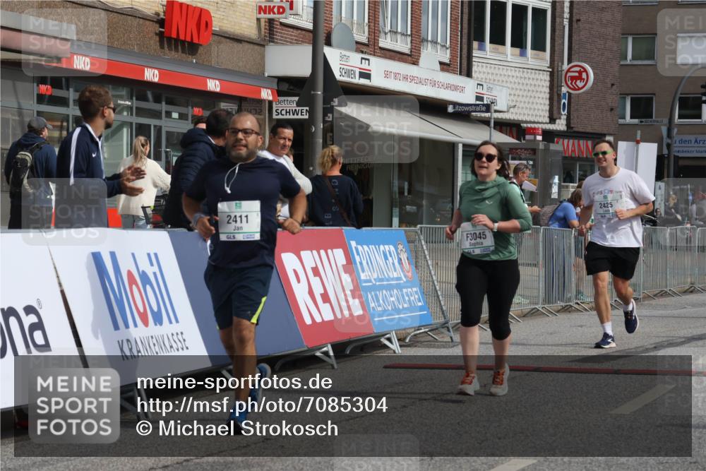 15.09.2024 - PSD Bank Halbmarathon Michael Strokosch http://msf.ph/oto/7085304 15.09.2024 12:32:37 Ziel 2411, 2414, 2425, 3045, 3358, 3368 meine-sportfotos.de