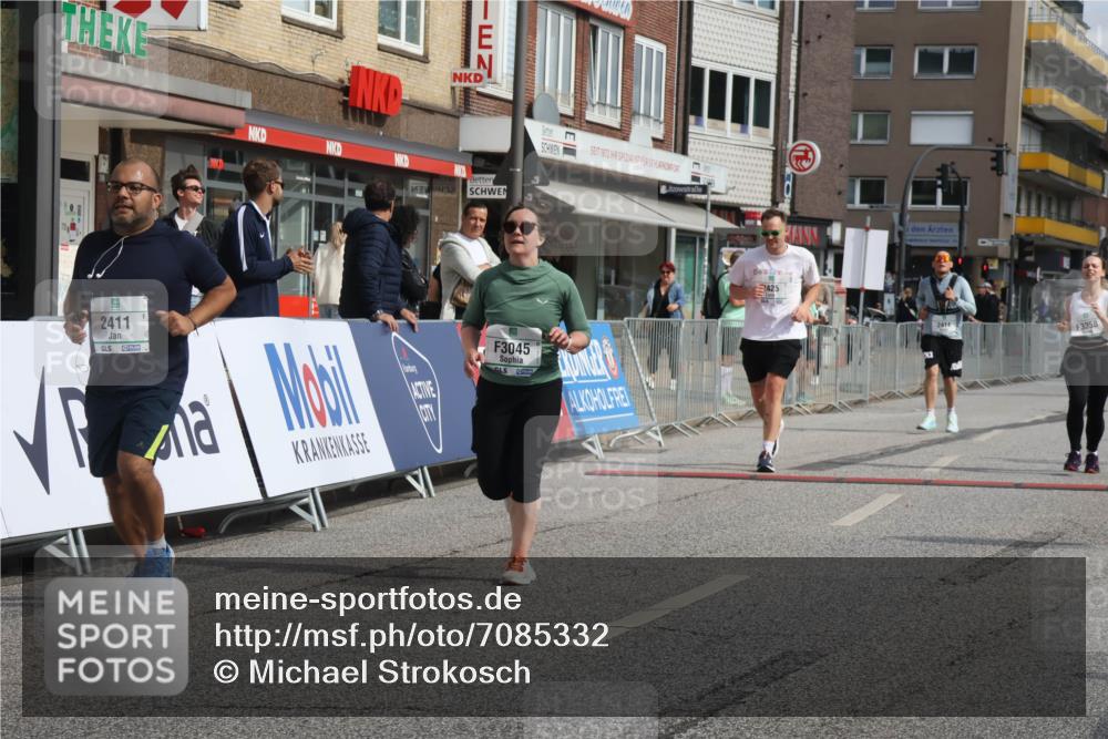 15.09.2024 - PSD Bank Halbmarathon Michael Strokosch http://msf.ph/oto/7085332 15.09.2024 12:32:38 Ziel 2411, 2414, 2425, 3045, 3358 meine-sportfotos.de