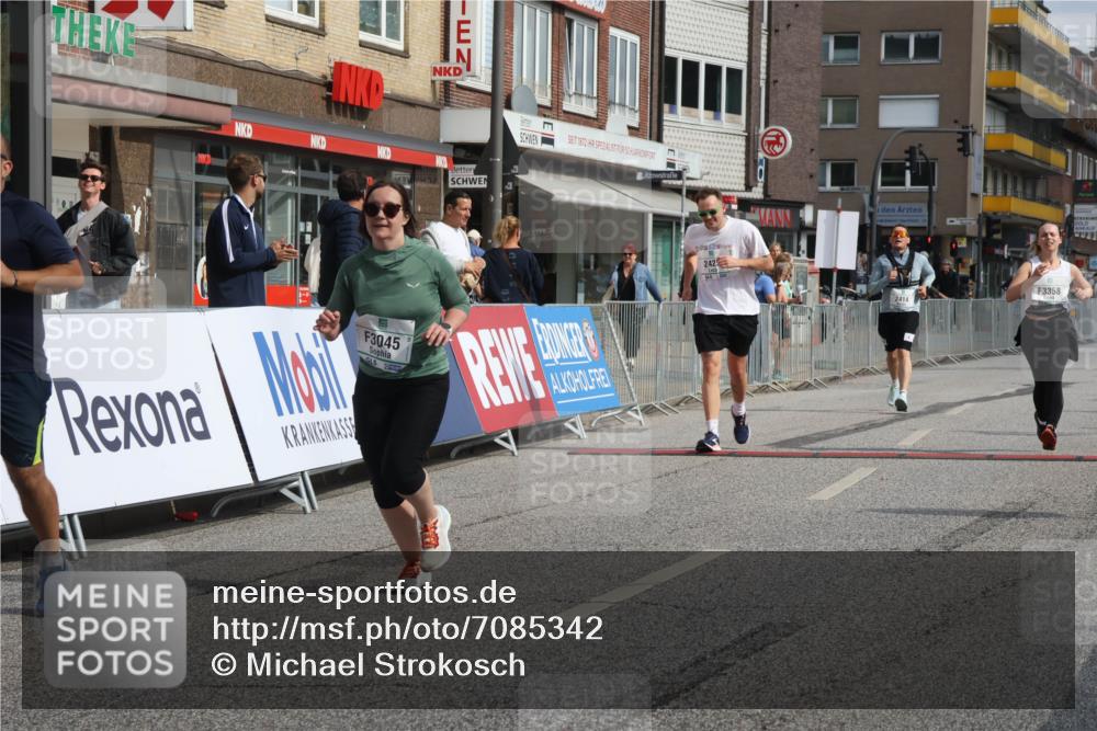 15.09.2024 - PSD Bank Halbmarathon Michael Strokosch http://msf.ph/oto/7085342 15.09.2024 12:32:39 Ziel 2411, 2414, 2425, 3045, 3358 meine-sportfotos.de
