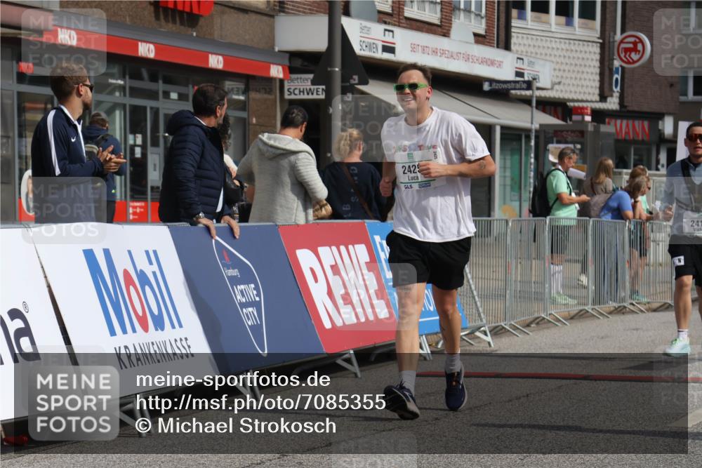 15.09.2024 - PSD Bank Halbmarathon Michael Strokosch http://msf.ph/oto/7085355 15.09.2024 12:32:40 Ziel 2411, 2414, 2425, 3045, 3358 meine-sportfotos.de