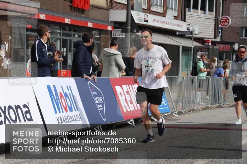 15.09.2024 - PSD Bank Halbmarathon Michael Strokosch http://msf.ph/oto/7085360 15.09.2024 12:32:40 Ziel 2411, 2414, 2425, 3045, 3358 meine-sportfotos.de