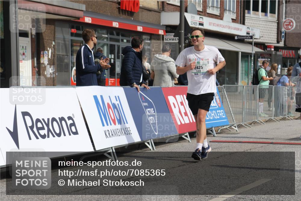 15.09.2024 - PSD Bank Halbmarathon Michael Strokosch http://msf.ph/oto/7085365 15.09.2024 12:32:41 Ziel 2411, 2414, 2425, 3045, 3358 meine-sportfotos.de
