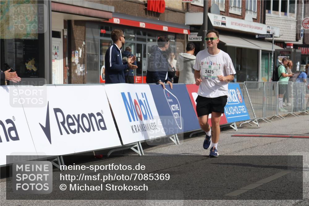 15.09.2024 - PSD Bank Halbmarathon Michael Strokosch http://msf.ph/oto/7085369 15.09.2024 12:32:41 Ziel 2411, 2414, 2425, 3045, 3358 meine-sportfotos.de