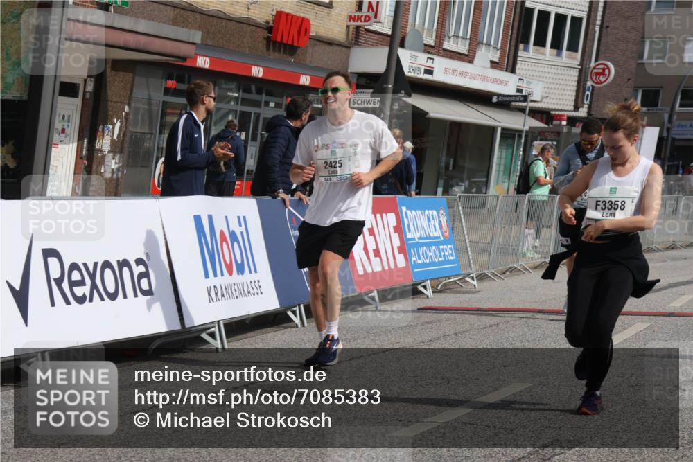15.09.2024 - PSD Bank Halbmarathon Michael Strokosch http://msf.ph/oto/7085383 15.09.2024 12:32:41 Ziel 2411, 2414, 2425, 3045, 3358 meine-sportfotos.de