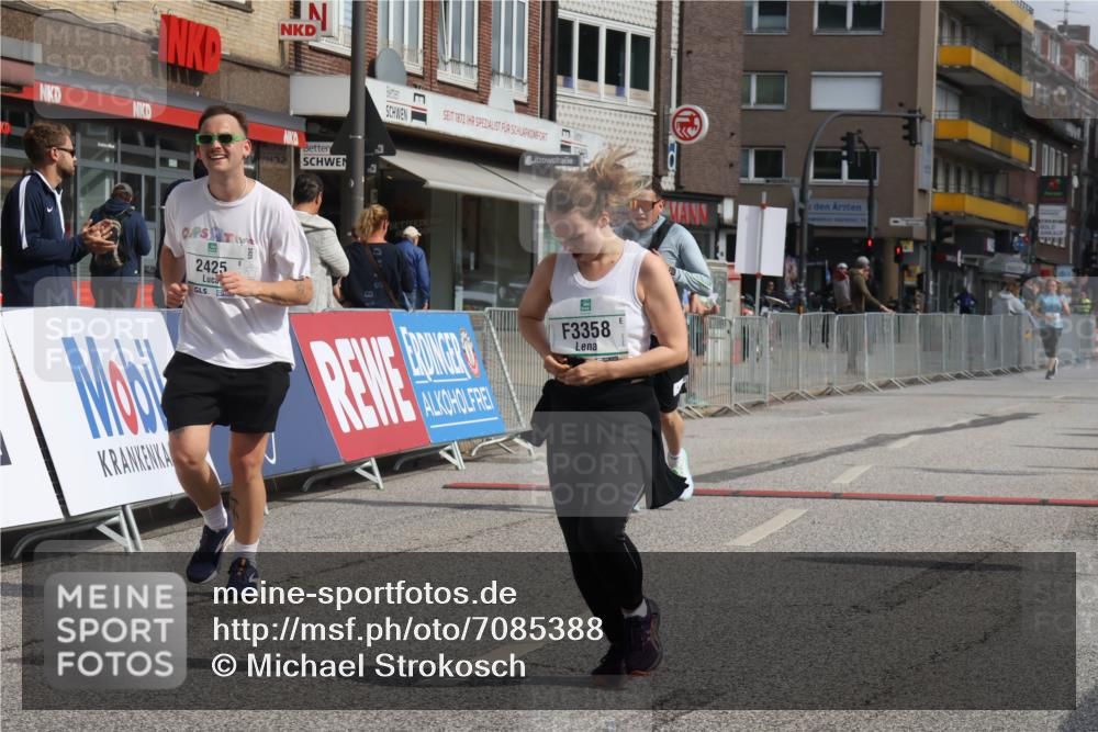 15.09.2024 - PSD Bank Halbmarathon Michael Strokosch http://msf.ph/oto/7085388 15.09.2024 12:32:42 Ziel 2411, 2414, 2425, 3045, 3358 meine-sportfotos.de