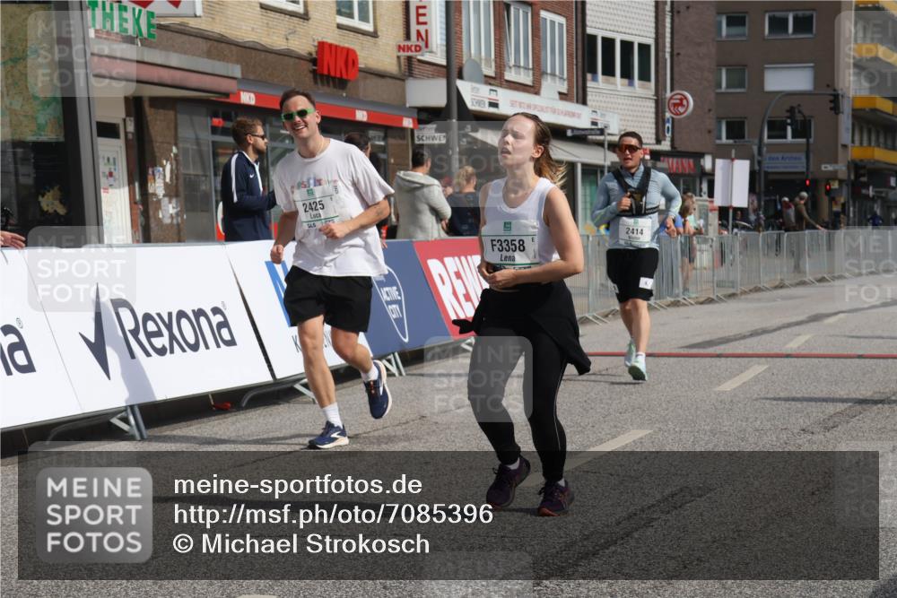 15.09.2024 - PSD Bank Halbmarathon Michael Strokosch http://msf.ph/oto/7085396 15.09.2024 12:32:42 Ziel 2411, 2414, 2425, 3045, 3358 meine-sportfotos.de