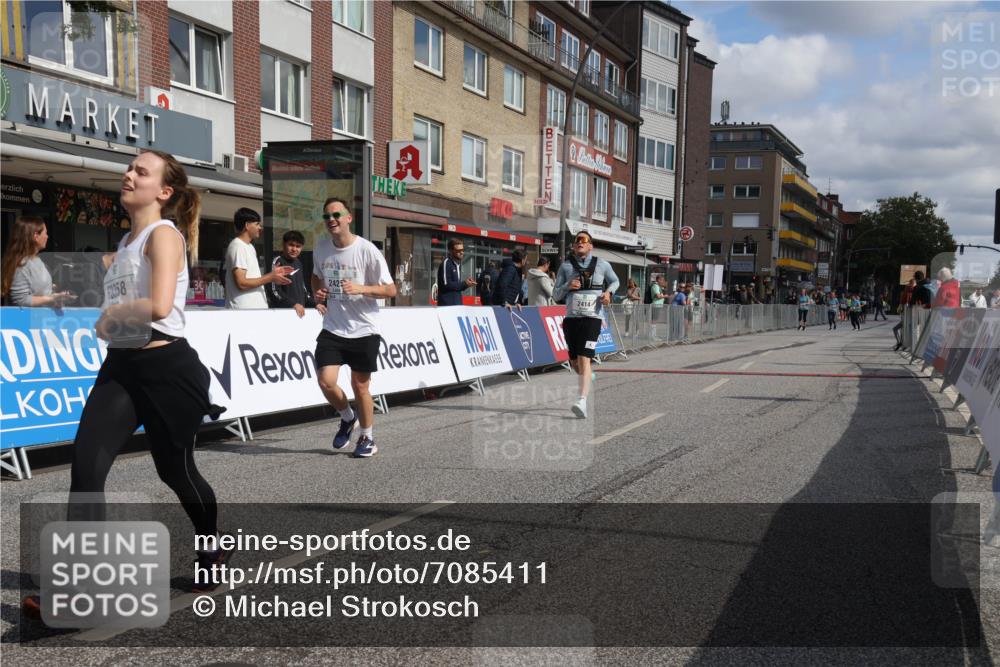 15.09.2024 - PSD Bank Halbmarathon Michael Strokosch http://msf.ph/oto/7085411 15.09.2024 12:32:44 Ziel 2411, 2414, 2425, 3045, 3358 meine-sportfotos.de