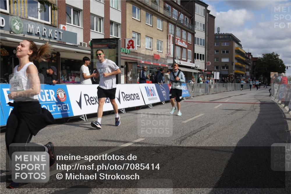 15.09.2024 - PSD Bank Halbmarathon Michael Strokosch http://msf.ph/oto/7085414 15.09.2024 12:32:44 Ziel 2411, 2414, 2425, 3045, 3358 meine-sportfotos.de