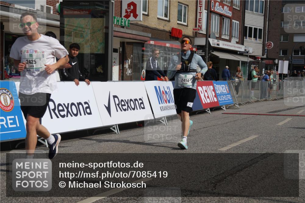 15.09.2024 - PSD Bank Halbmarathon Michael Strokosch http://msf.ph/oto/7085419 15.09.2024 12:32:44 Ziel 2411, 2414, 2425, 3045, 3358 meine-sportfotos.de