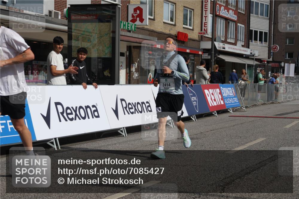 15.09.2024 - PSD Bank Halbmarathon Michael Strokosch http://msf.ph/oto/7085427 15.09.2024 12:32:45 Ziel 2411, 2414, 2425, 3045, 3358 meine-sportfotos.de