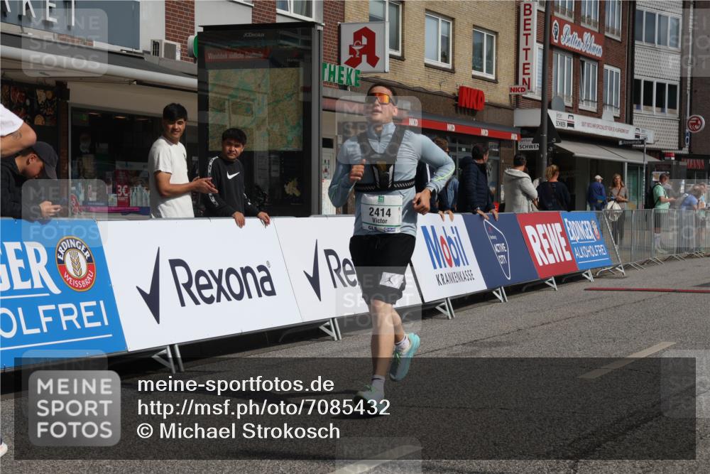 15.09.2024 - PSD Bank Halbmarathon Michael Strokosch http://msf.ph/oto/7085432 15.09.2024 12:32:45 Ziel 2411, 2414, 2425, 3045, 3358 meine-sportfotos.de