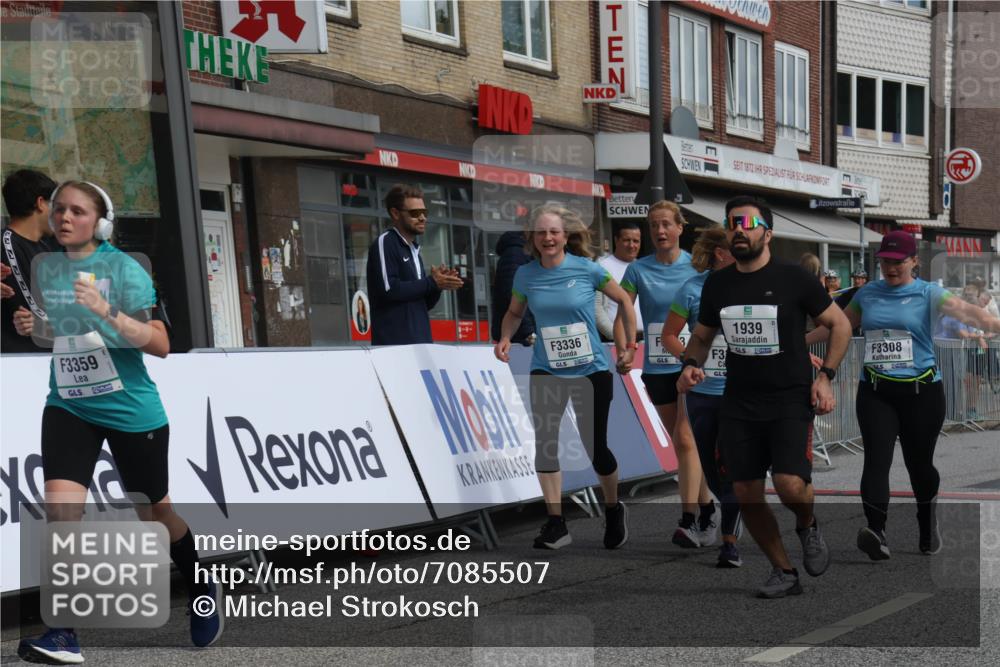 15.09.2024 - PSD Bank Halbmarathon Michael Strokosch http://msf.ph/oto/7085507 15.09.2024 12:33:04 Ziel 1939, 3308, 3336, 3337, 3359, 3463 meine-sportfotos.de