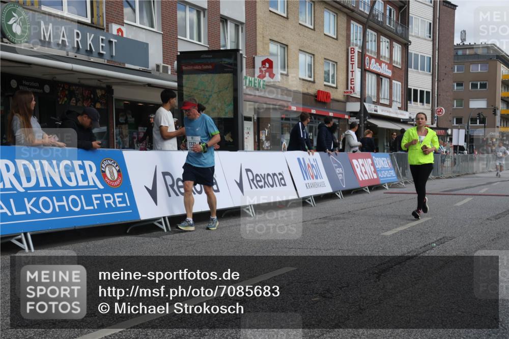 15.09.2024 - PSD Bank Halbmarathon Michael Strokosch http://msf.ph/oto/7085683 15.09.2024 12:33:31 Ziel 1983, 2331, 3107 meine-sportfotos.de
