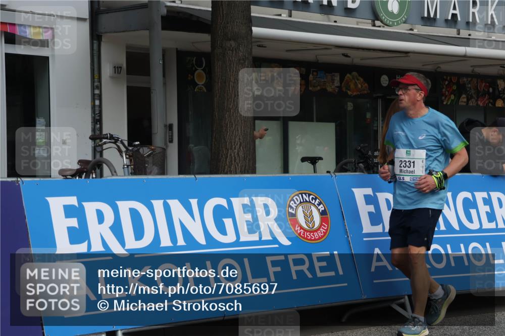 15.09.2024 - PSD Bank Halbmarathon Michael Strokosch http://msf.ph/oto/7085697 15.09.2024 12:33:32 Ziel 1983, 2331, 3107 meine-sportfotos.de