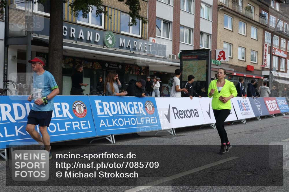 15.09.2024 - PSD Bank Halbmarathon Michael Strokosch http://msf.ph/oto/7085709 15.09.2024 12:33:33 Ziel 1983, 2331, 3107 meine-sportfotos.de
