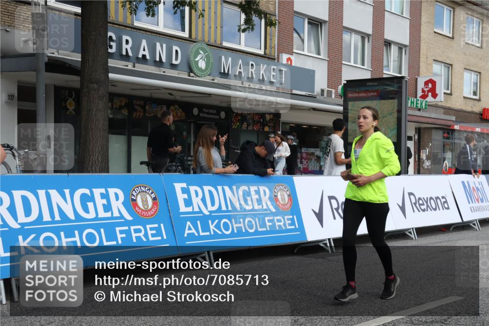 15.09.2024 - PSD Bank Halbmarathon Michael Strokosch http://msf.ph/oto/7085713 15.09.2024 12:33:33 Ziel 1983, 2331, 3107 meine-sportfotos.de