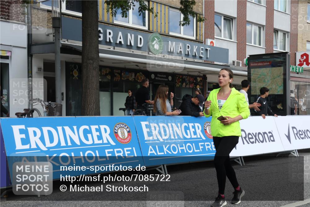 15.09.2024 - PSD Bank Halbmarathon Michael Strokosch http://msf.ph/oto/7085722 15.09.2024 12:33:33 Ziel 1983, 2331, 3107 meine-sportfotos.de