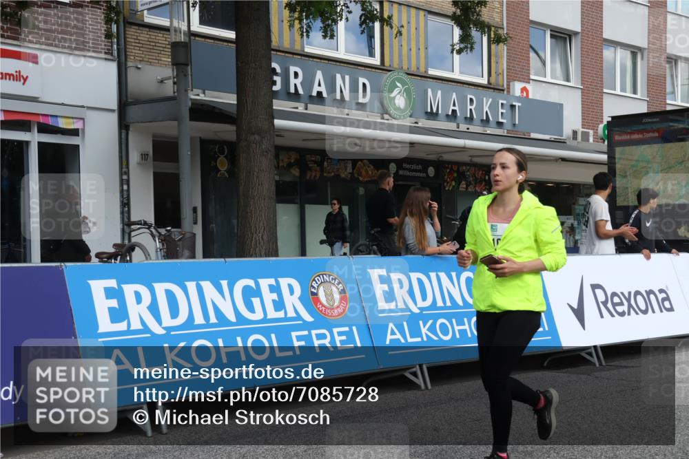 15.09.2024 - PSD Bank Halbmarathon Michael Strokosch http://msf.ph/oto/7085728 15.09.2024 12:33:34 Ziel 1983, 2331, 3107 meine-sportfotos.de