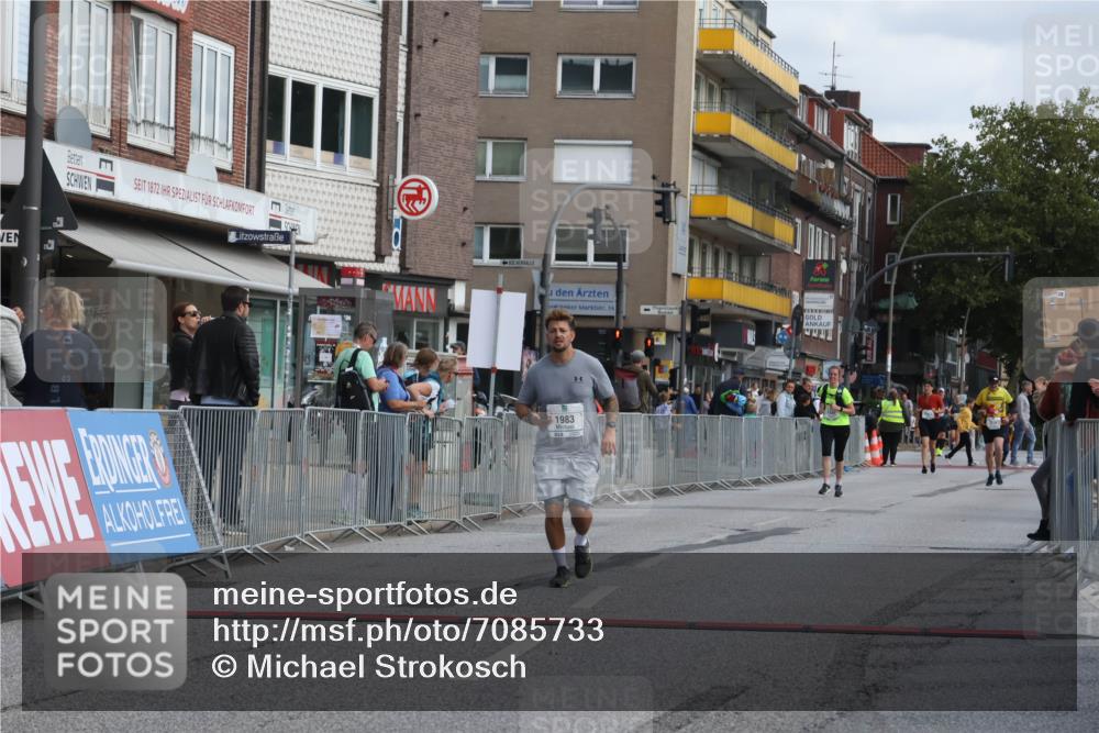 15.09.2024 - PSD Bank Halbmarathon Michael Strokosch http://msf.ph/oto/7085733 15.09.2024 12:33:36 Ziel 1983, 2331, 3107 meine-sportfotos.de