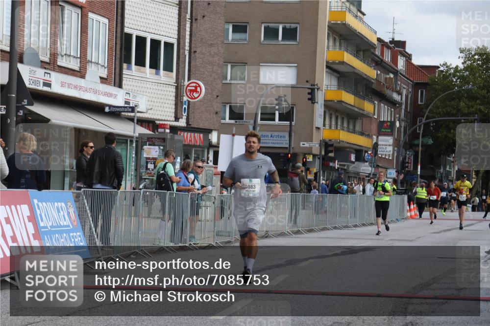 15.09.2024 - PSD Bank Halbmarathon Michael Strokosch http://msf.ph/oto/7085753 15.09.2024 12:33:37 Ziel 1983, 2331, 3107 meine-sportfotos.de