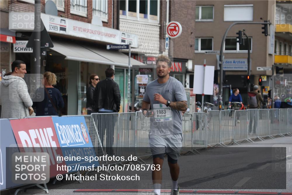 15.09.2024 - PSD Bank Halbmarathon Michael Strokosch http://msf.ph/oto/7085763 15.09.2024 12:33:39 Ziel 1983, 2331, 3107 meine-sportfotos.de