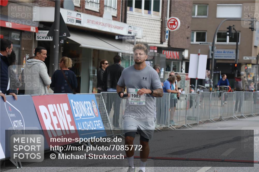 15.09.2024 - PSD Bank Halbmarathon Michael Strokosch http://msf.ph/oto/7085772 15.09.2024 12:33:39 Ziel 1983, 2331, 3107 meine-sportfotos.de
