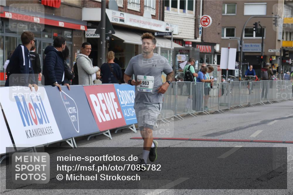 15.09.2024 - PSD Bank Halbmarathon Michael Strokosch http://msf.ph/oto/7085782 15.09.2024 12:33:40 Ziel 1983, 2331, 3107 meine-sportfotos.de