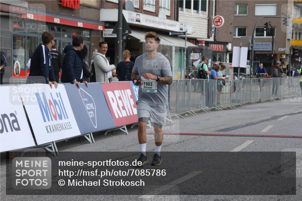 15.09.2024 - PSD Bank Halbmarathon Michael Strokosch http://msf.ph/oto/7085786 15.09.2024 12:33:40 Ziel 1983, 2331, 3107 meine-sportfotos.de